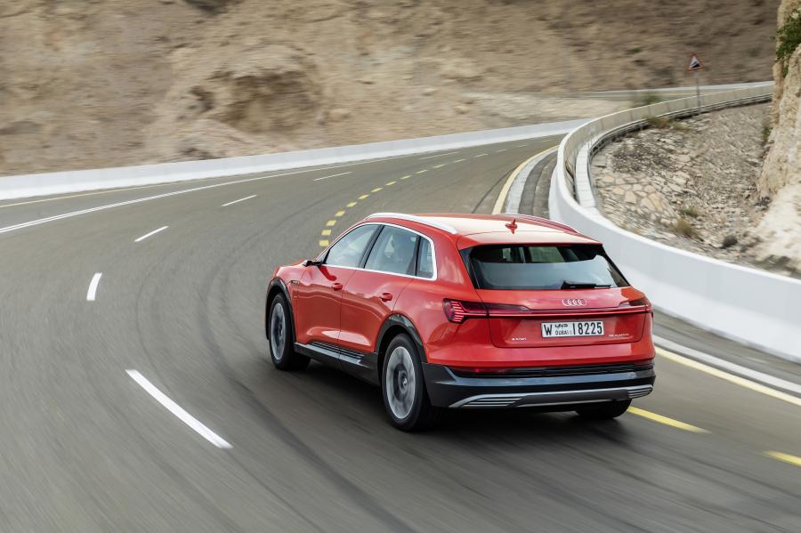  Audi e-tron 55 Quattro 2019 года  (WW) (фото 218 из 452)